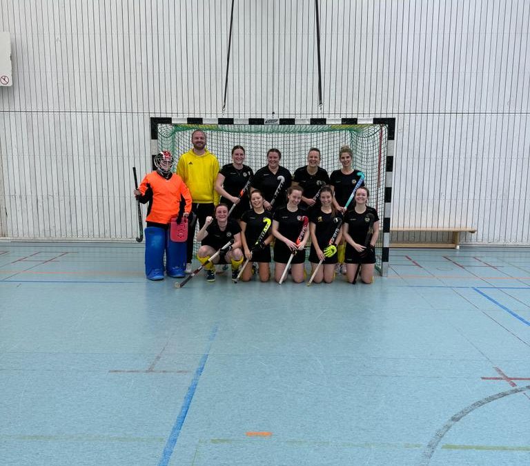 Erster Saisonsieg für Damen, Herren remis